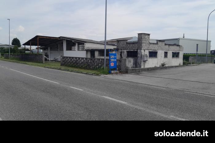 Vendita Fabbricati industriali - Capannoni CAPANNONE COMMERCIALE ARTIGIANALE a Pordenone (PN)